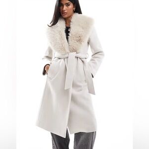 Elegant Cream Belted Coat with Fur Collar